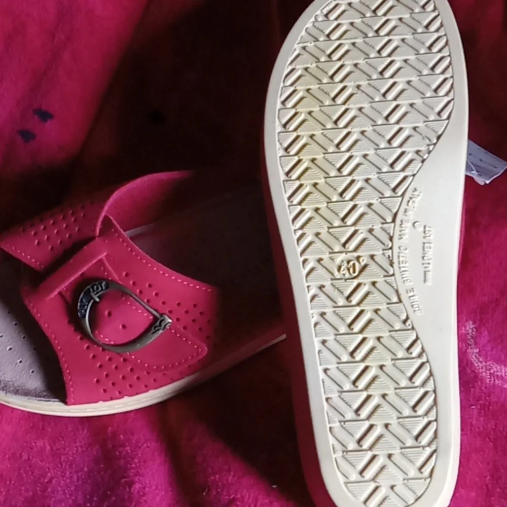 Red Suede sandlals - Picture 6 of 6